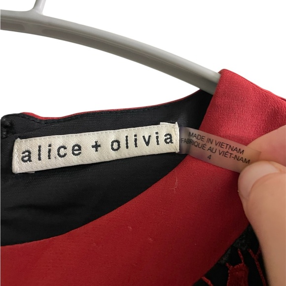 Alice + Olivia Black and Crimson Lace Sheath Dress - Picture 4 of 5